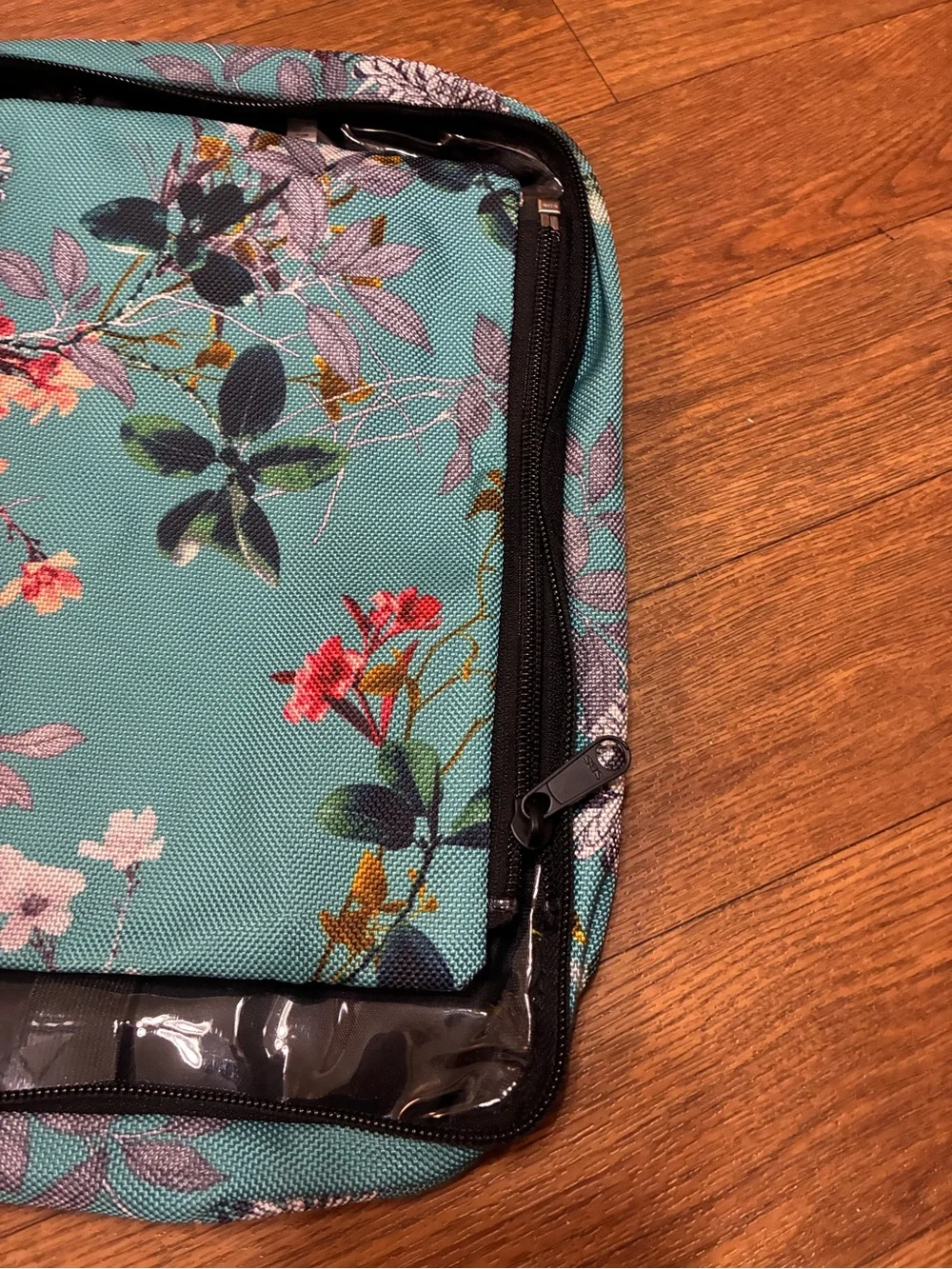 Bang & Carsen  Floral Cosmetic Travel Bag with Multicolor Blooms NWT